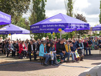 Rund 300 Festgäste feiern den Einweihungsgottesdienst mit